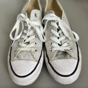 Grey CHUCKS (Converse)!
